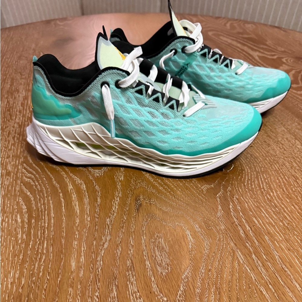 Jordan Zoom Trunner ultimate with Mesh Upper and Cushioned Midsole